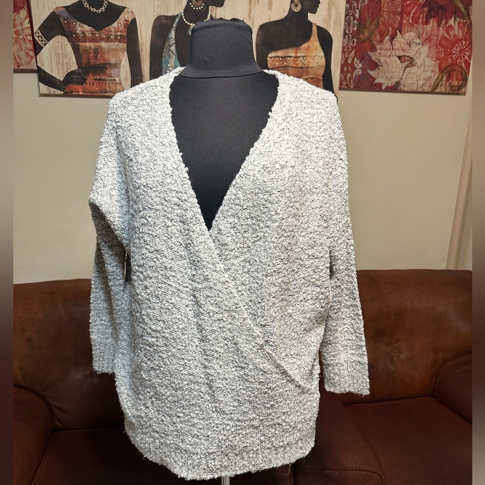 RD STYLE WOMEN’S CROSSOVER FRONT V-NECK SWEATER SIZE M COLOR WHITE AND GRAY
